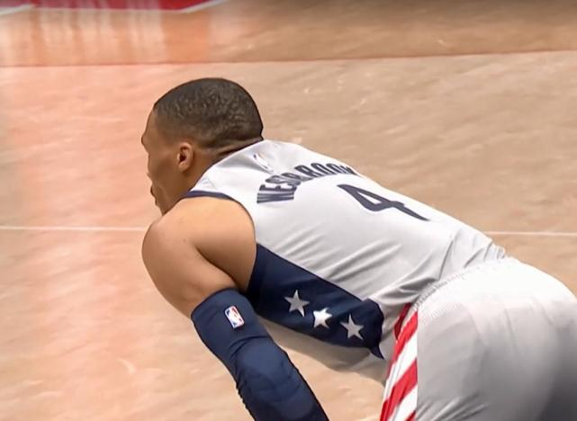 包含BRO碾压SHR，Tarzan操刀奇招英雄翻盘鏖战多局小组赛，强势挺进下一轮的词条