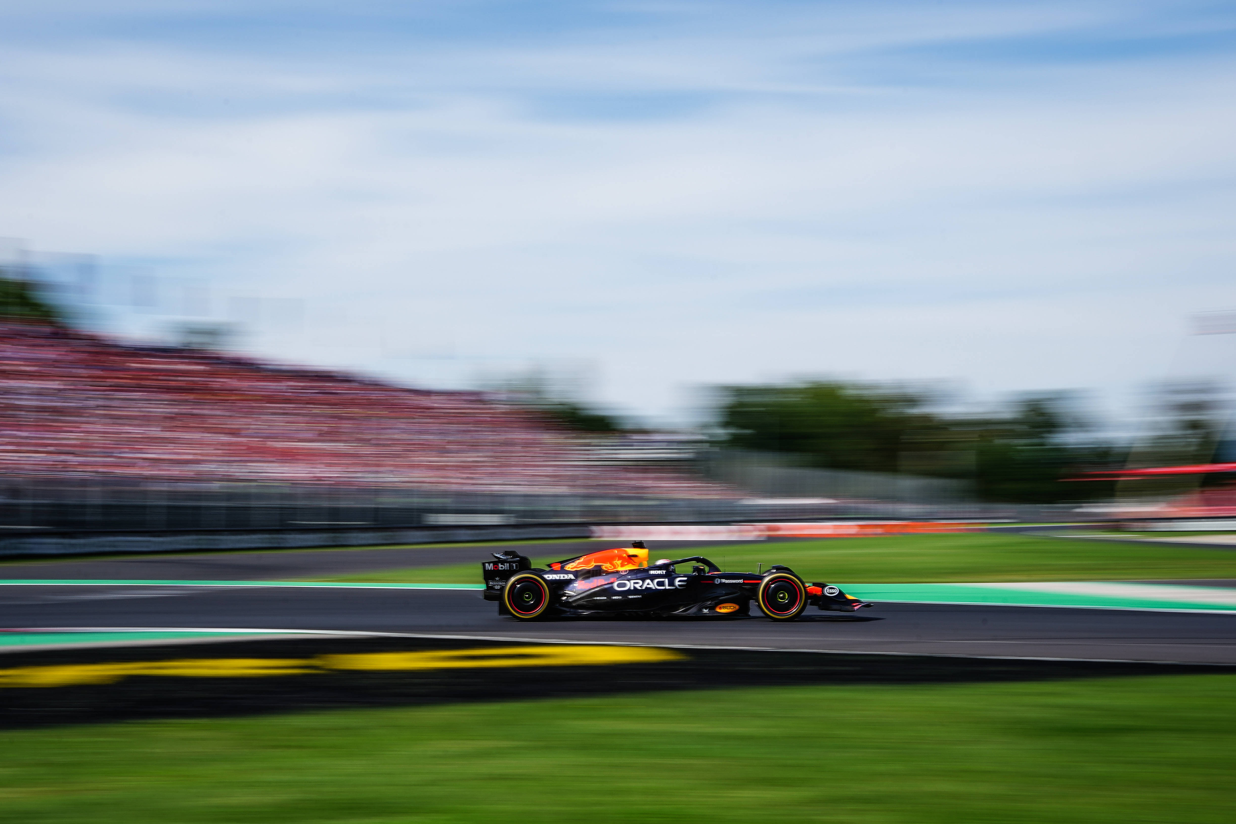 红牛二队碾压索伯车队，诺里斯状态火热