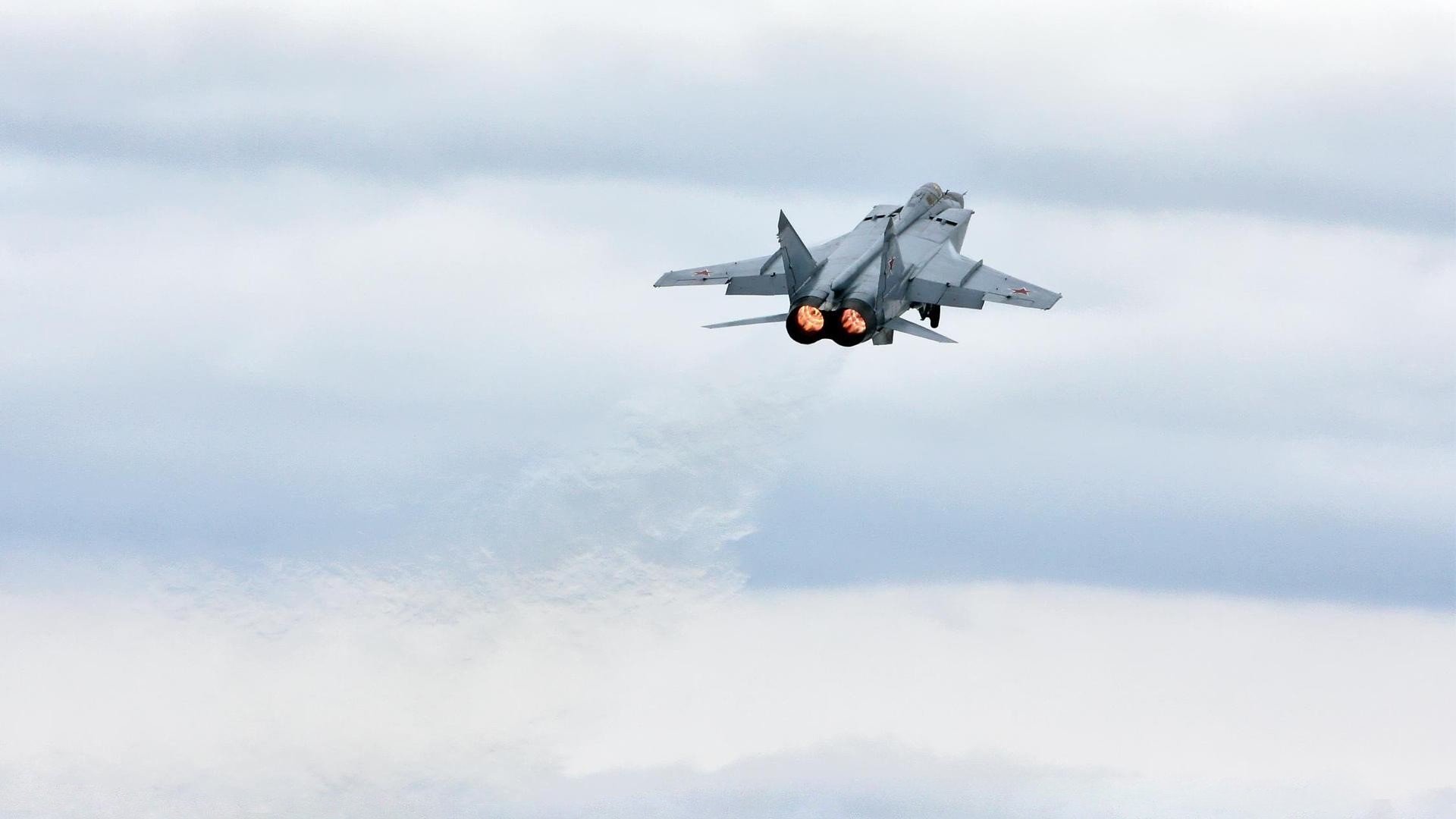 佛罗伦萨闪电战3-0速胜克罗地亚，库尔图瓦神扑连场状态火热引爆足坛