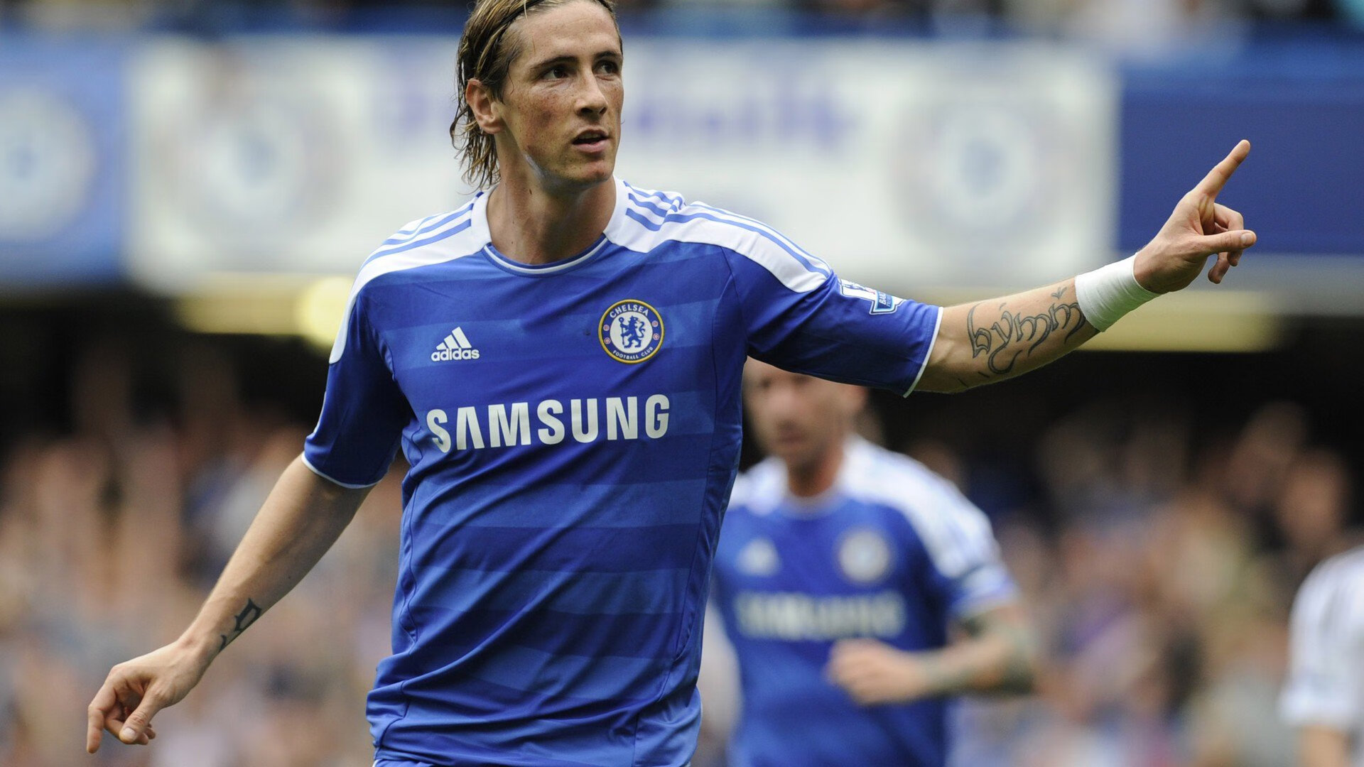 暴风雨中的涅槃，当拉什福德在弹雨般的嘘声里，奏响最后五分钟的救赎奏鸣曲