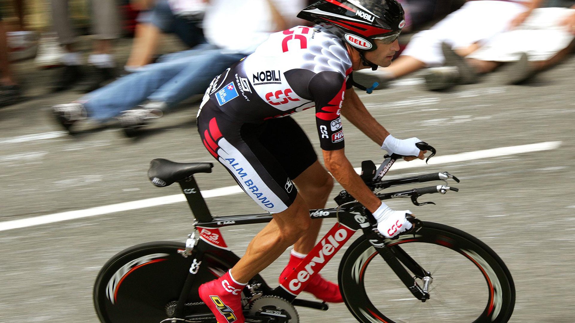 F1新赛季揭幕战之夜,黑马领队赖斯如何带队逆袭取胜?